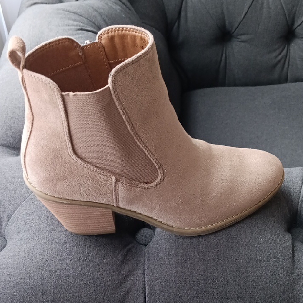 Elegant Tan Ankle Boots